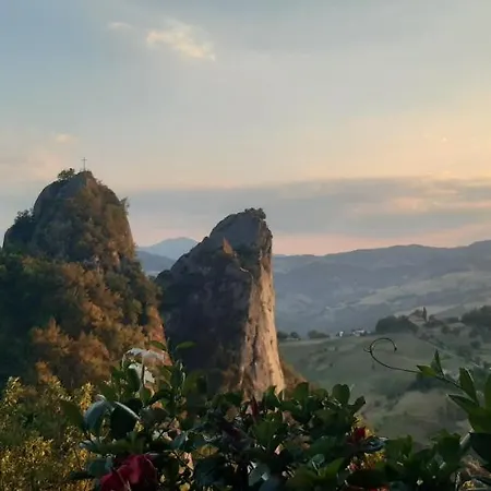 Casa Del Viandante Borgo Dei Sassi Di Roccamalatina Hostel *