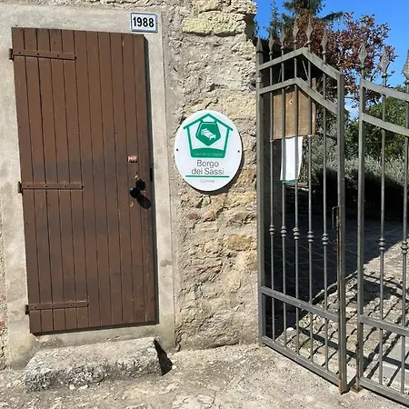 Casa Del Viandante Borgo Dei Sassi Di Roccamalatina Ostello