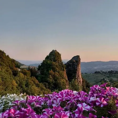 ホステル Casa Del Viandante Borgo Dei Sassi Di Roccamalatina