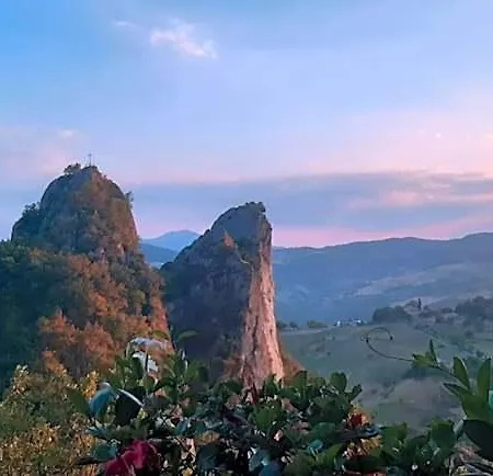 Casa Del Viandante Borgo Dei Sassi Di Roccamalatina ホステル *