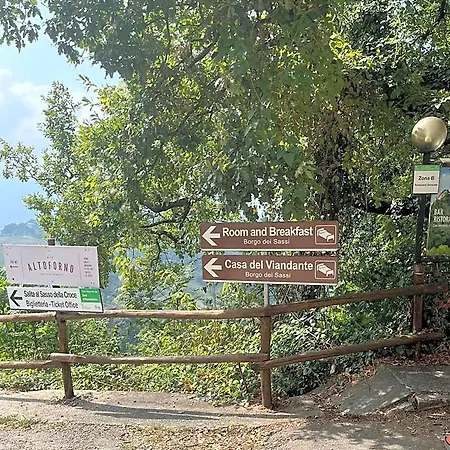 ホステル Casa Del Viandante Borgo Dei Sassi Di Roccamalatina
