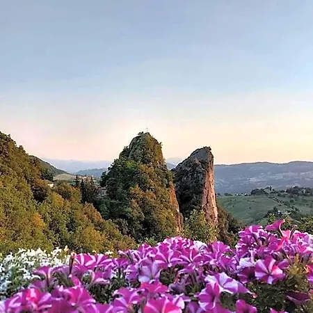 ホステル Casa Del Viandante Borgo Dei Sassi Di Roccamalatina *