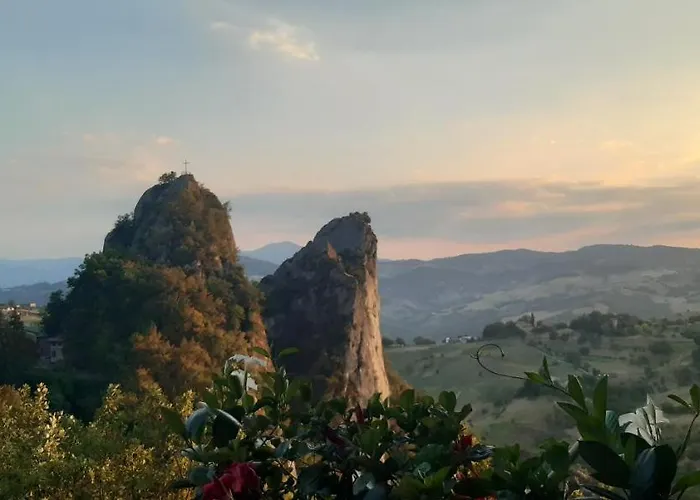 Casa Del Viandante Borgo Dei Sassi Di Roccamalatina Hostel *
