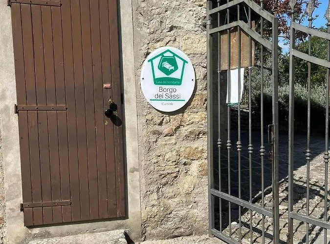 Casa Del Viandante Borgo Dei Sassi Di Roccamalatina Hostel