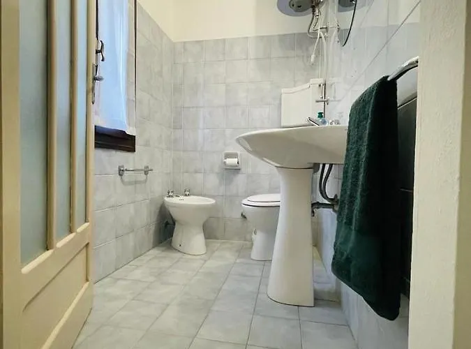 Hostel Casa Del Viandante Borgo Dei Sassi Di Roccamalatina Guiglia